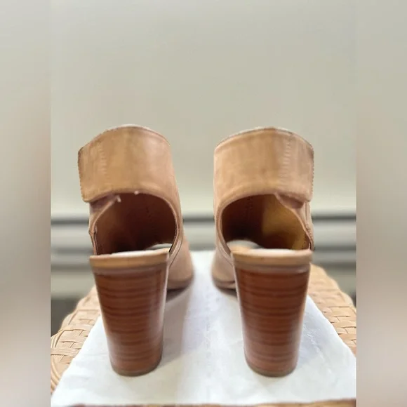 Sandals - Picture 2 of 5